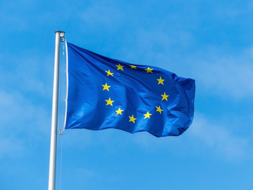 L'histoire du drapeau européen - CwlFly.com