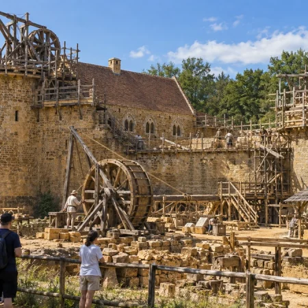 Pourquoi visiter Guédelon avant le 1er novembre : un château médiéval que l’on construit encore sous vos yeux